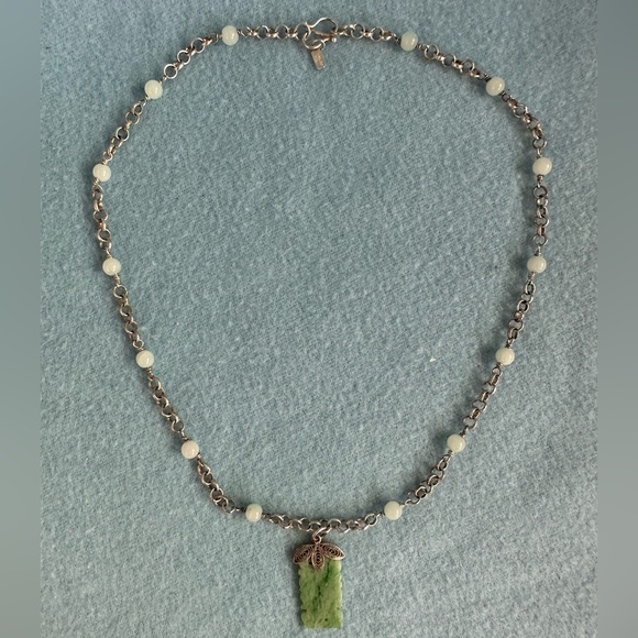 VINTAGE STERLING SILVER & CARVED GREEN JADE NECKLACE - Picture 4 of 7